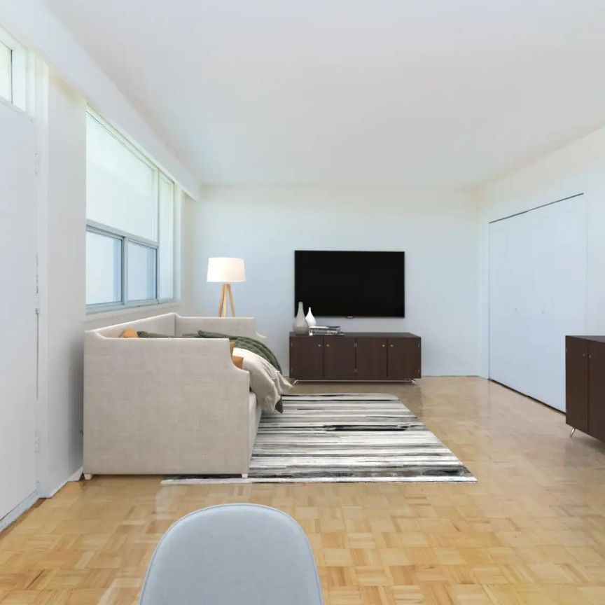 485 Eglinton Ave E — Bachelor - Photo 1