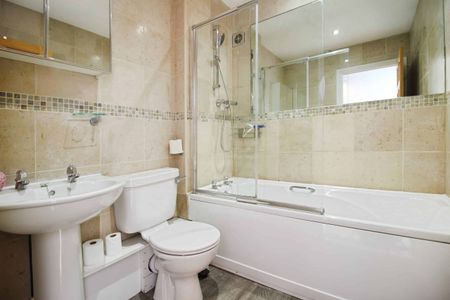 Manor Farm, Purton Stoke, Swindon, Swindon, SN5 - Photo 2