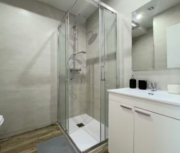 Carrer de l'Antiga Travessera, L'Hospitalet de Llobregat, Catalonia... - Photo 5