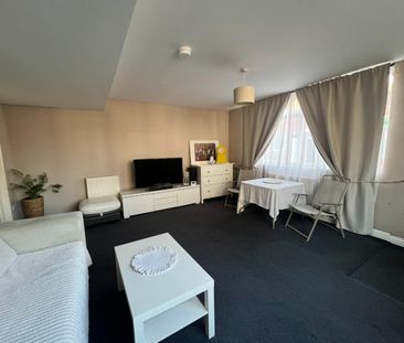 1 bedroom Flat To Let - Photo 2