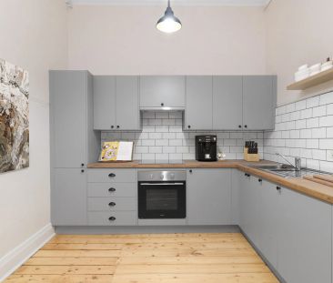 Charming and Completely Renovated Townhouse in a Sought-After Location - Photo 5