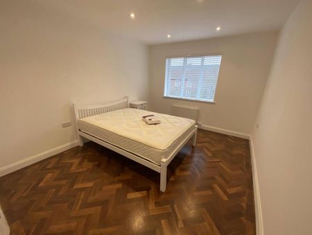 3 bedroom apartment to rent - Photo 2