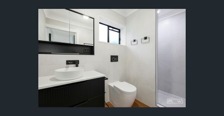 Stylish, Low-Maintenance Unit in a Prime Location - Photo 5