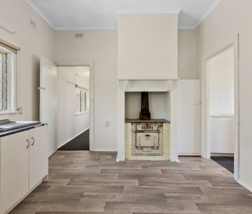 Retro Charm with Space to Make It Your Own - Photo 4