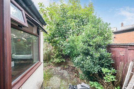 Room in a Shared House, Seaford Road, M6 - Photo 3