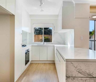Modern 3-BR the heart of Regents Park - Photo 2