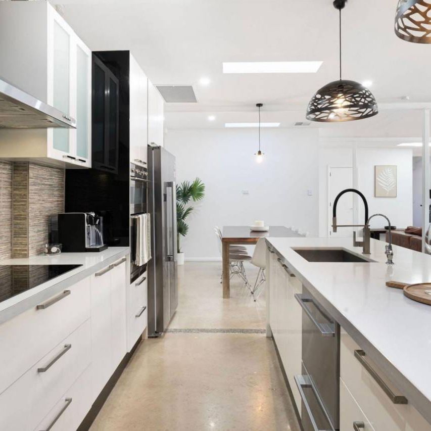 Fully Furnished - Industrial Style City Residence - Photo 1