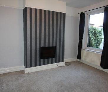 4 Bedroom Semi-Detached House - Photo 3