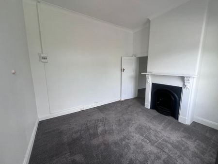Renovated One Bedroom Flat - Close to CBD - Photo 2