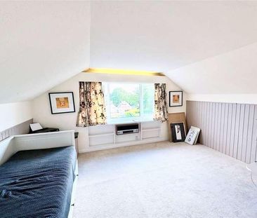 The Crescent, Farnham, Surrey, GU9 - Photo 3