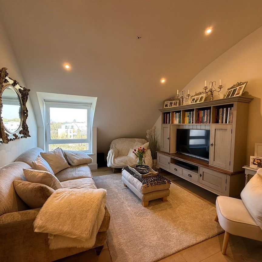 Mead Lane, Hertford, SG13 - Photo 1