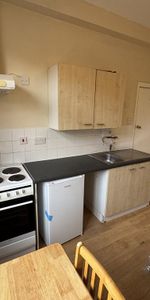 1 bedroom bedsit to rent - Photo 4