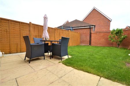 3 bedroom semi-detached house to rent - Photo 4