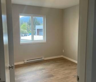 Brand new 3 bedroom, 2.5 bathroom townhouse - Photo 1