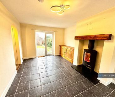 3 bedroom semi-detached house to rent - Photo 2