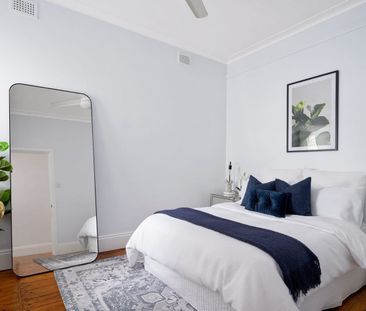 CHIC INNER CITY HOME - Photo 2