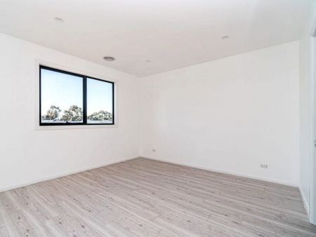 SIMPLY STUNNING - Photo 3