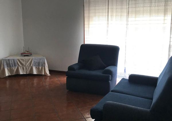 Apartamento T3 Praia da Barra, com cozinha equipada e parcialmente mobilado. Visite!