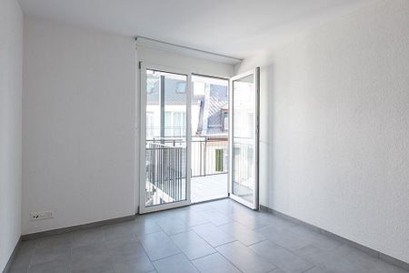 Modern city apartment right next to the Oerlikon/Marktplatz train station - Photo 5