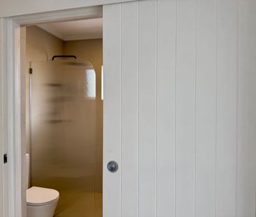 Fully Renovated Apartment with Light-Filled Interiors - Photo 6