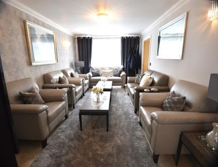 4 Bedroom Detached To Let - Photo 2