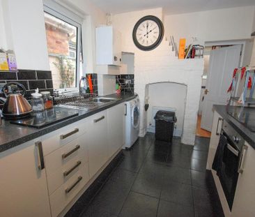 3 bedroom terraced house to rent - Photo 5