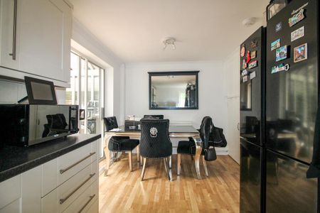 3 bedroom semi-detached house to rent - Photo 4