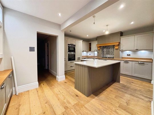 4 bedroom semi-detached house to rent - Photo 1