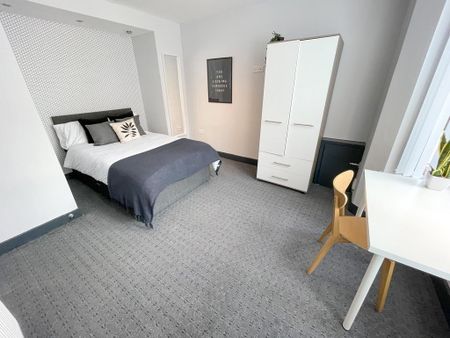 6 bedroom terraced house to rent - Photo 4