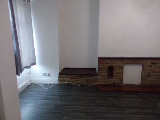 2 Bed Terraced House, Clifton Terrace, LS9 - Photo 1