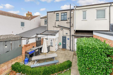 2 bedroom maisonette to rent - Photo 4