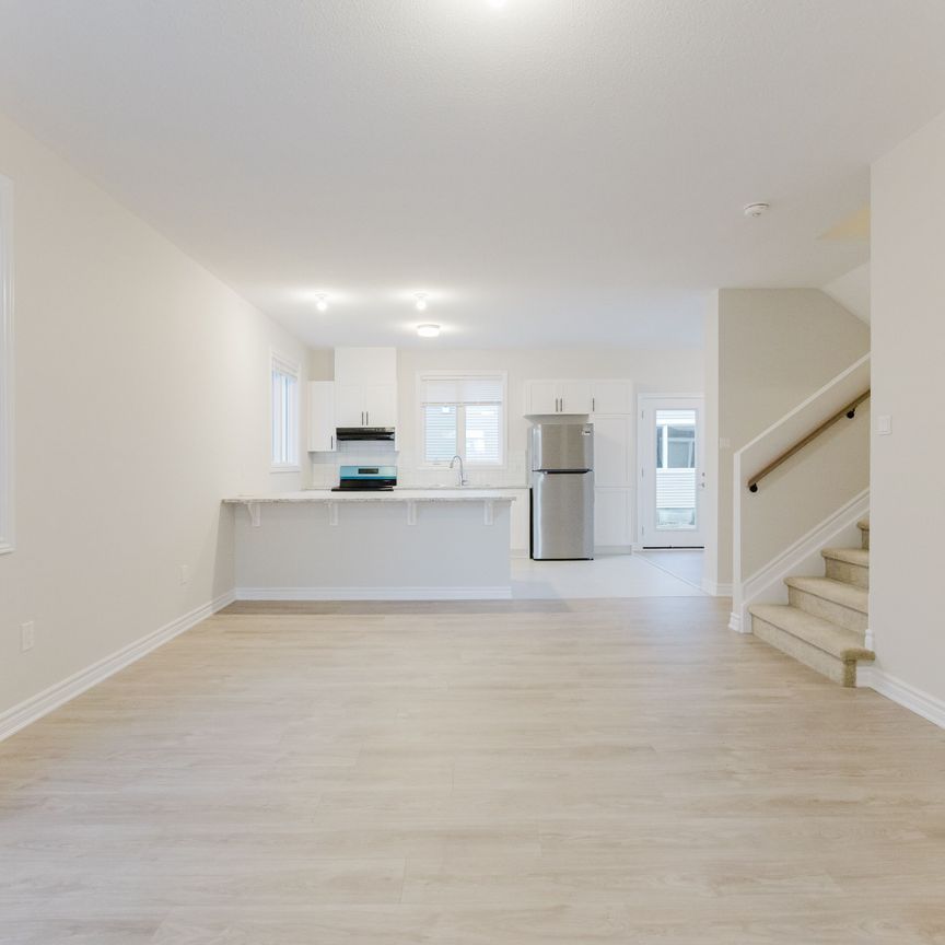 For Lease - 180 Ryan Reynolds Way, Orleans - Cumberland and Area, Ontario - Photo 1