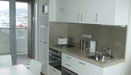 Bright apartment with wrap around balcony - Photo 4