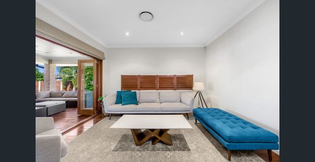 Charming Family Home - Photo 1