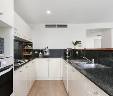 Split level warehouse style apartment with secure parking - Photo 5