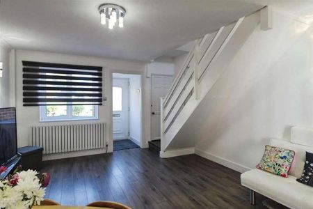 Swanholm Gardens, Calcot, RG31 - Photo 2