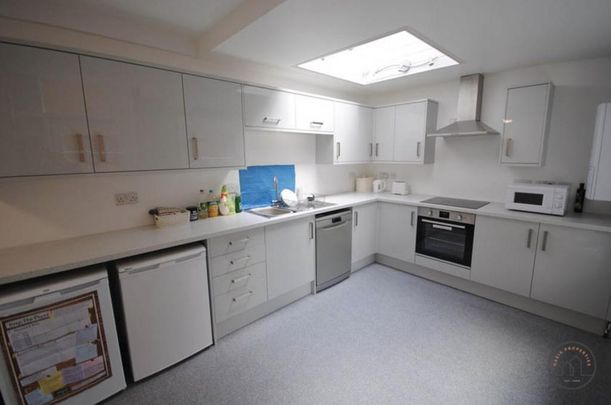 6 bedroom house to rent - Photo 1