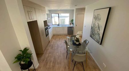 MANGERE BRIDGE, 3 BEDROOMS - Photo 2