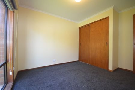 Spacious Two Bedroom Unit! - Photo 4