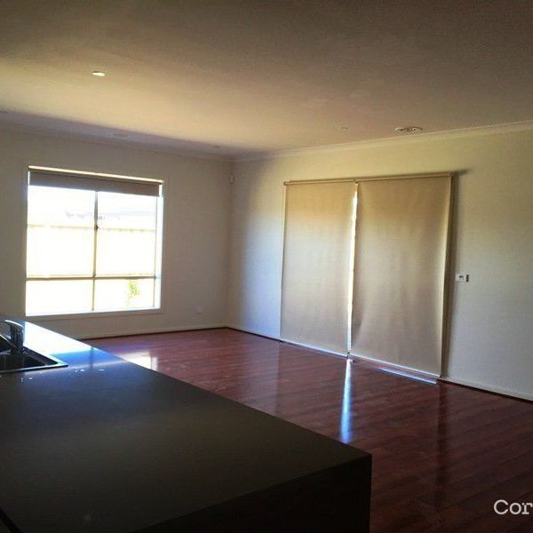Low-maintenance living in a growing and family-friendly neighbourhood! - Photo 1
