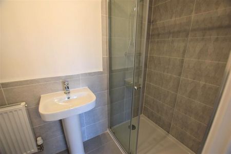 3 Bedroom Semi Detached Available Arranging tenancy - Photo 4