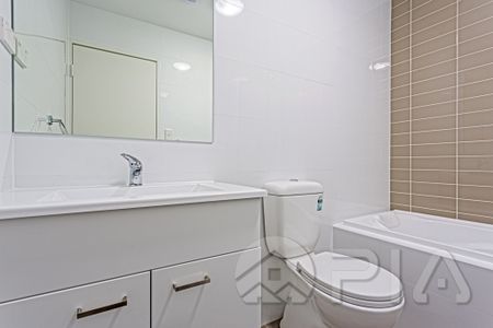 Luxury one bedroom Apartment include Gas and electrical bills. - Photo 4