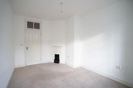 2 bedroom maisonette to rent - Photo 2