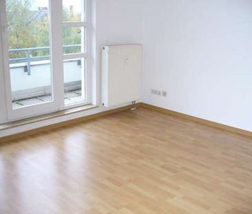 Wohlfühlwohnung - großzügige 2 Raum Wohnung mit Balkon in ruhiger Lage - Photo 1