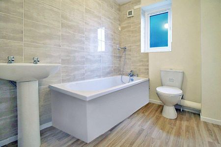 2 bedroom semi-detached house to rent - Photo 5