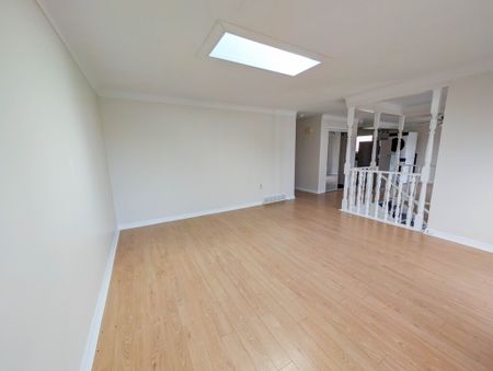 Spacious 3 Bedroom Main Unit in Thorold! - Photo 3