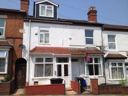 Brilliant 5 double bedroom property. All bedrooms are en-suite - Photo 4