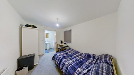 4 bedroom terraced house to rent - Photo 3