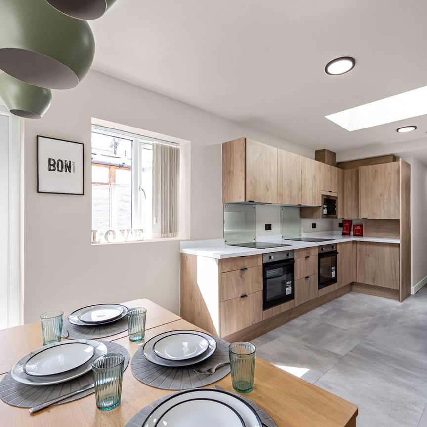 Room in a Shared House, Carmichael Road, SE25 - Photo 1