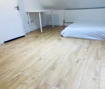 Room in a Shared Flat, B/G, E2 - Photo 2